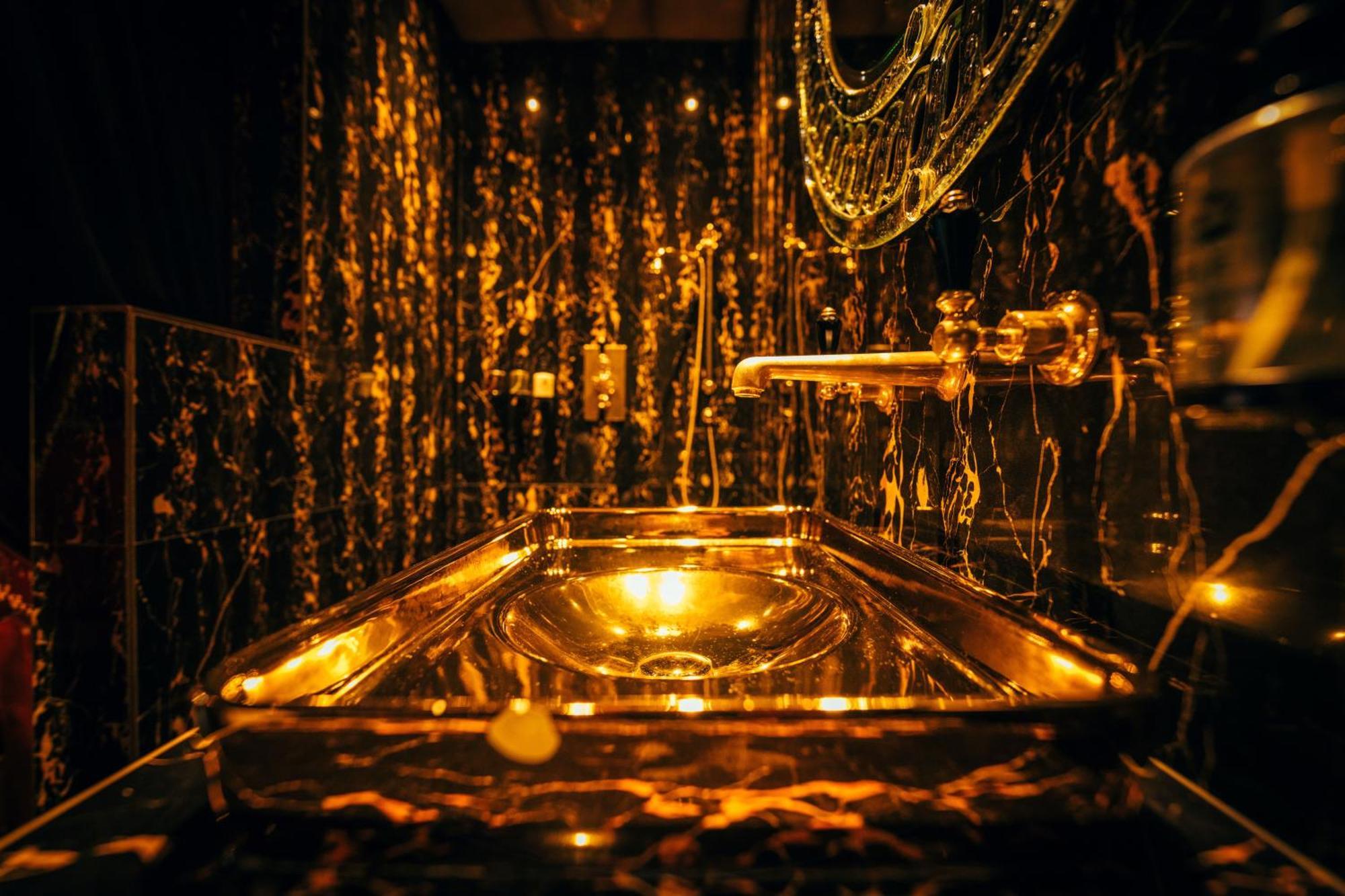 疯狂熊比肯斯菲尔德酒店 外观 照片 The Golden Hall