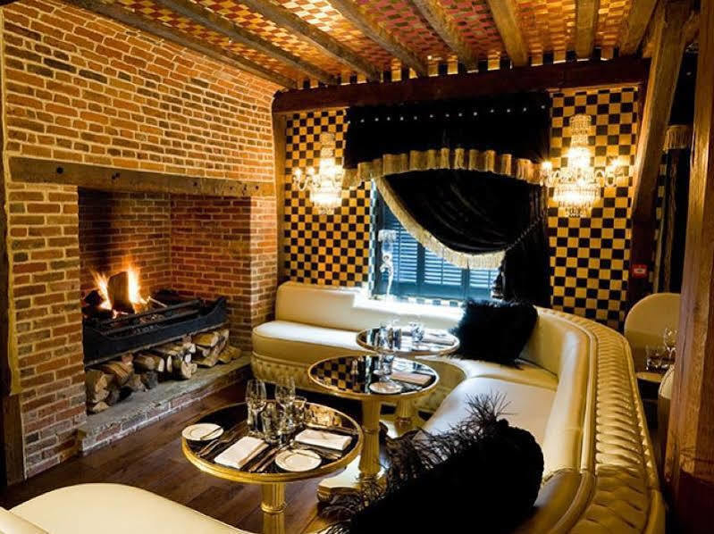 疯狂熊比肯斯菲尔德酒店 外观 照片 The interior of the restaurant